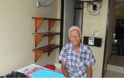 Abuelos felices gracias a dormitorios sociales