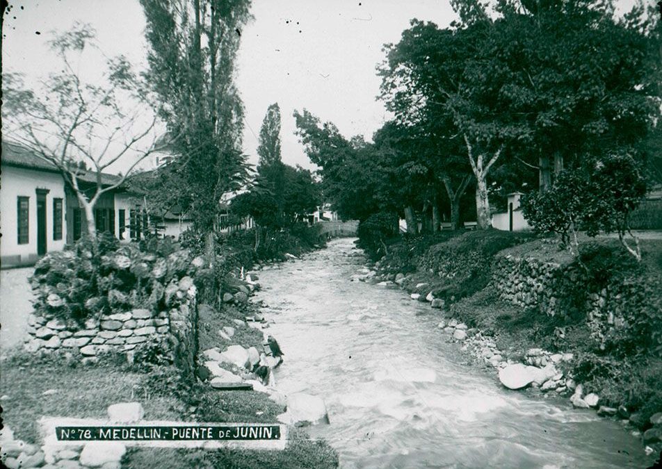 El agua que corre Playa abajo