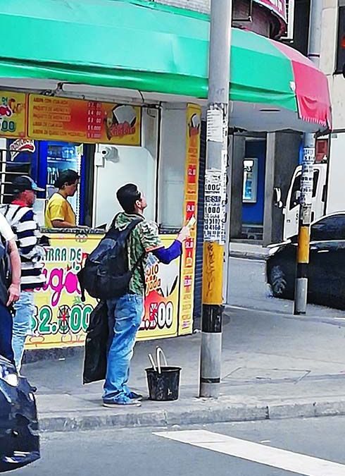 ¿Postes o vallas publicitarias?