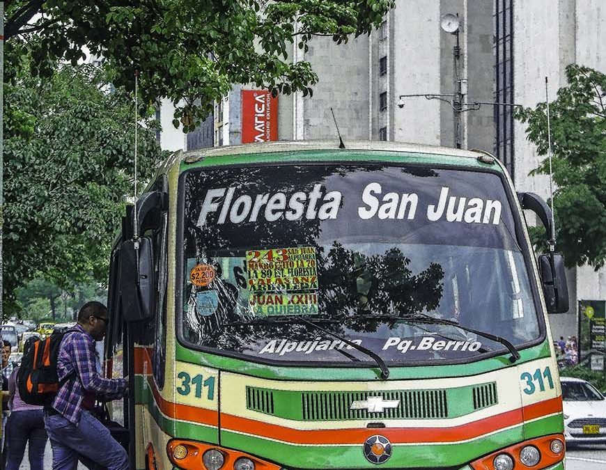 Por el tubito del medio