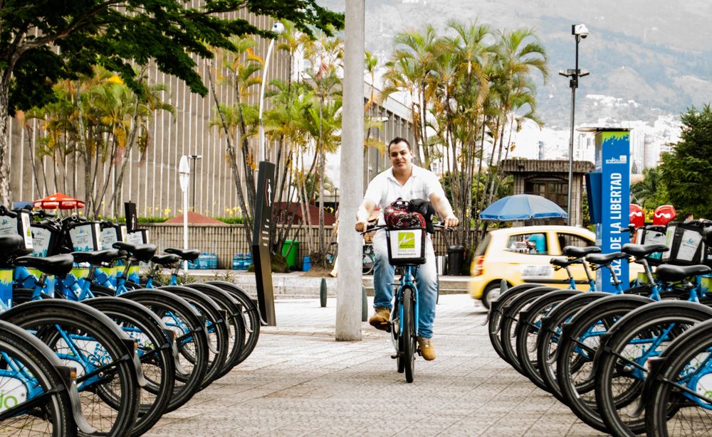 El reto de montar en bicicleta por el centro