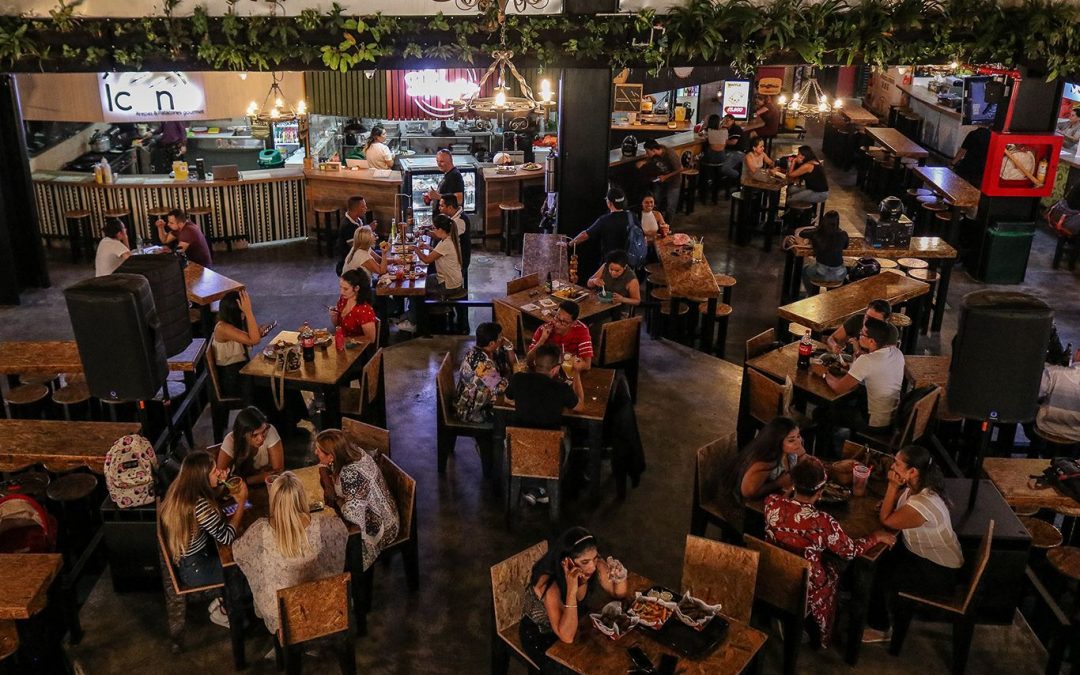 Tres mercados de sabor y entretenimiento en el corazón de Medellín