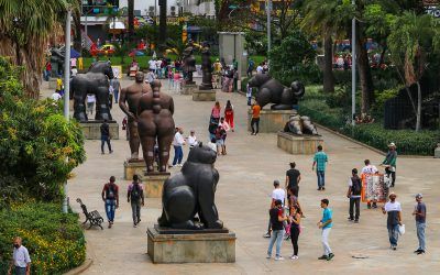 Fernando Botero en el centro de la escena