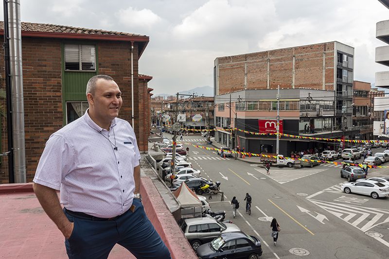 Cómo se vive en uno de los barrios menos habitados de Medellín 