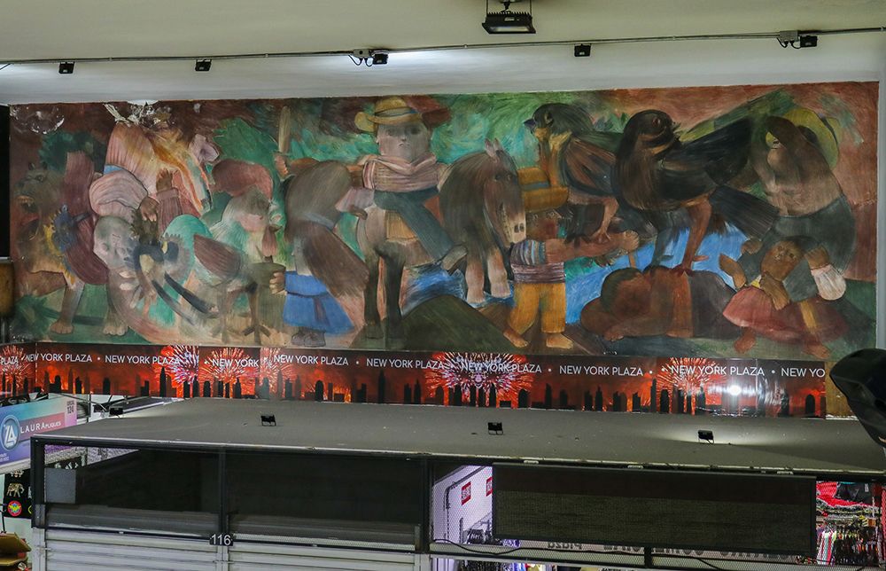 El trasteo de un mural: misión del tamaño de un Botero 