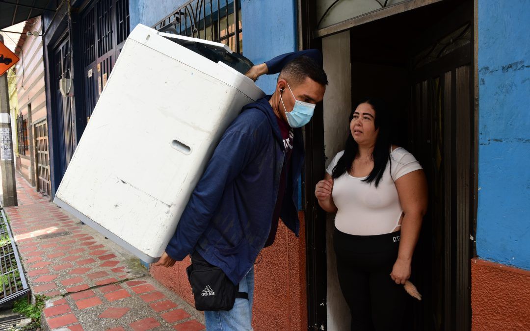 Con lavadoras alquiladas: La ropa sucia se lava en casa