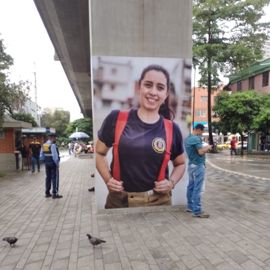 Exposición fotográfica mujeres que salvan vidas metro