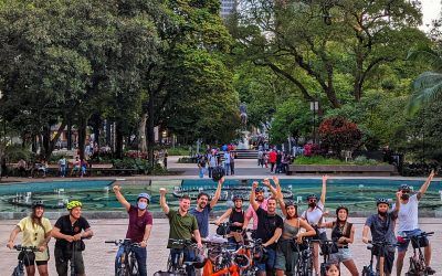 Al centro en bicicleta