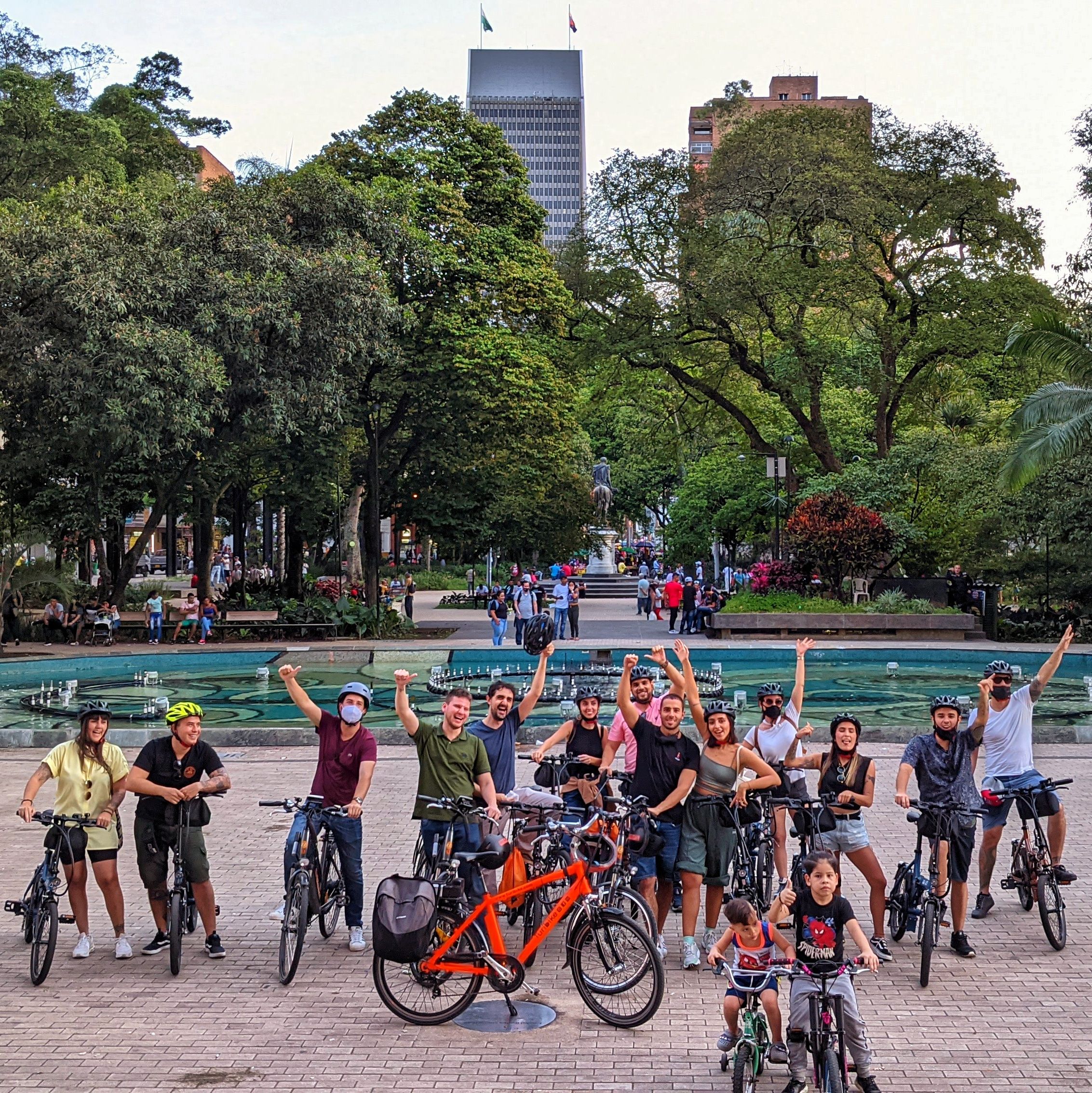 Al centro en bicicleta