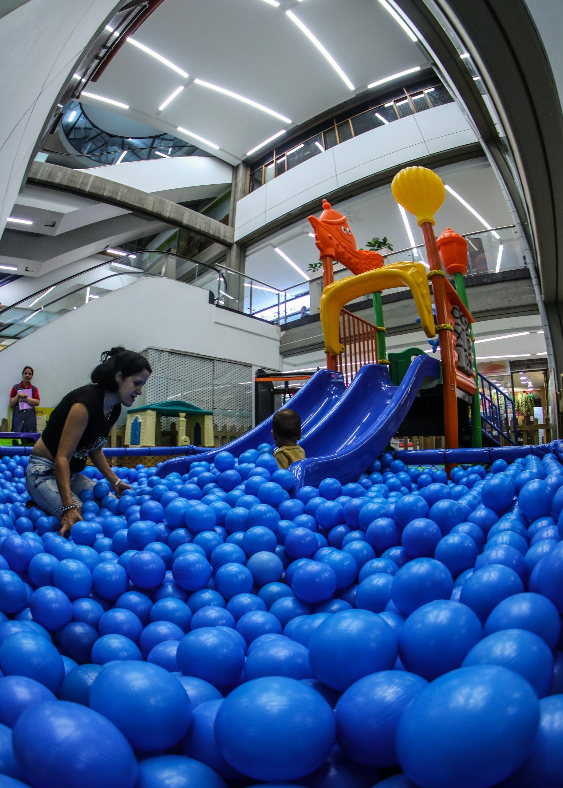 Niños en el centro de medellín