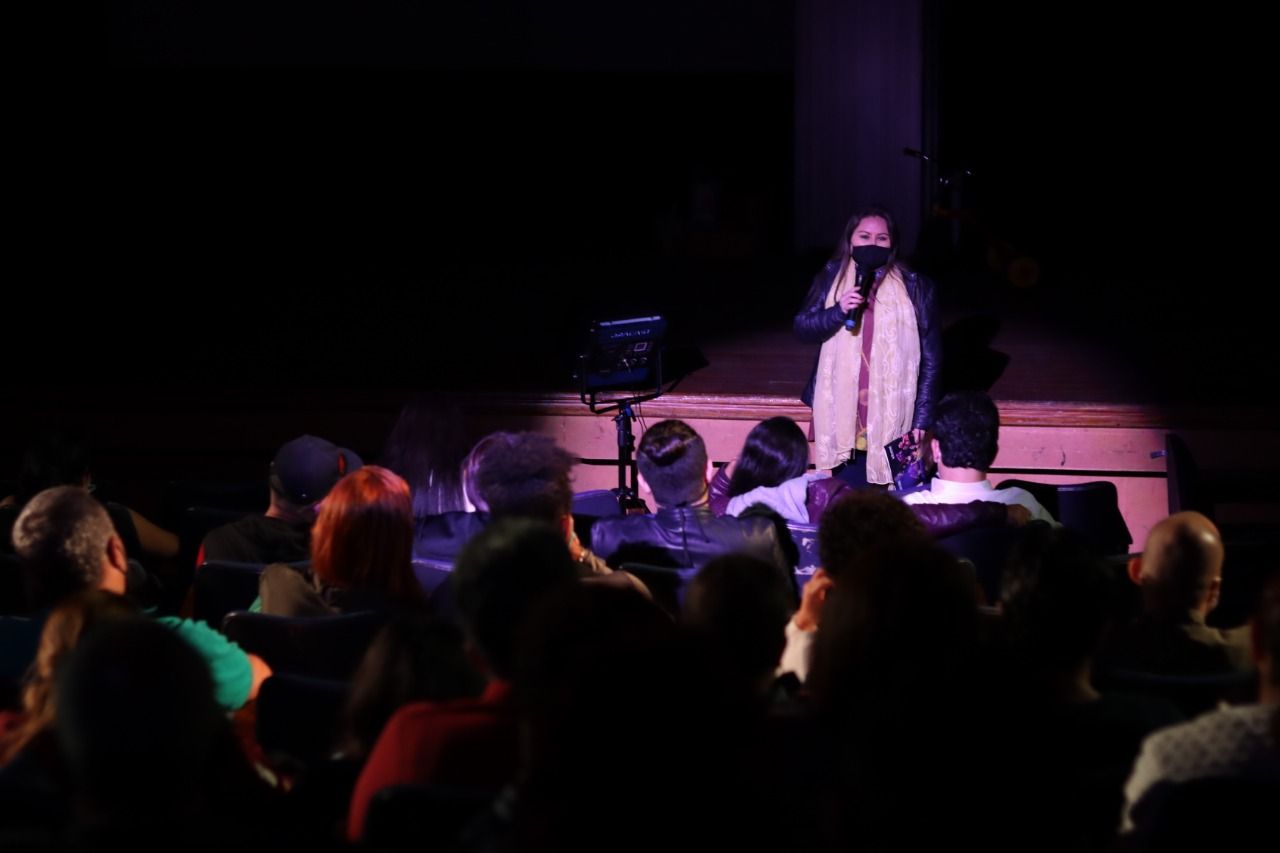 celebre el día de la mujer en el teatro ateneo