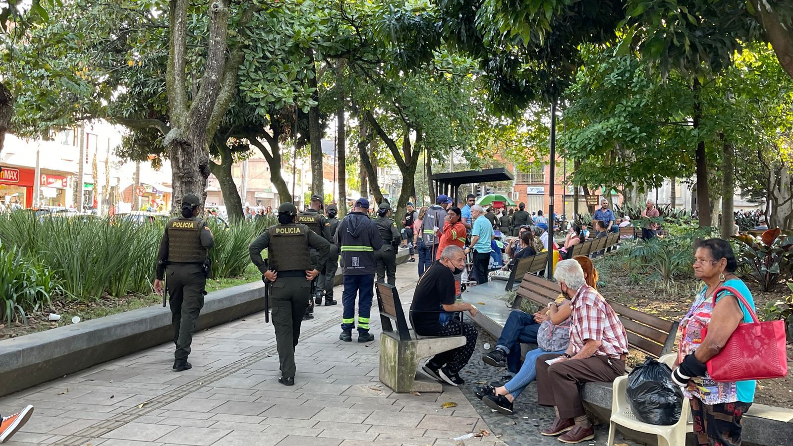 corredores comerciales medellín despierta