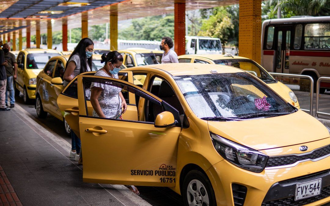 Suben tarifas de taxis en Medellín
