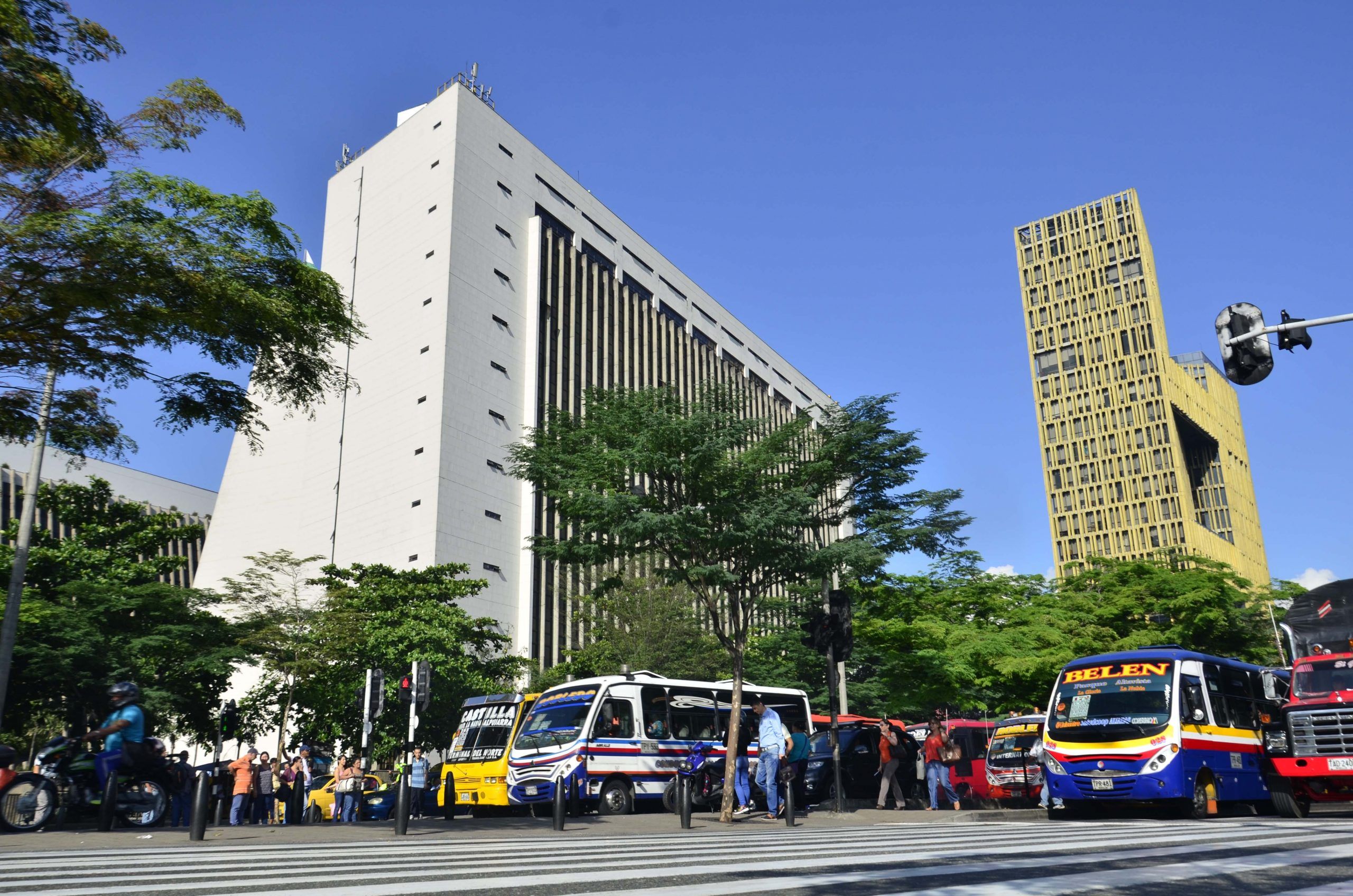 Peak and plaque in Medellín Friday, April 26, 2024