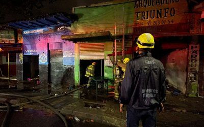 Incendio de este sábado en el centro de Medellín afectó locales comerciales