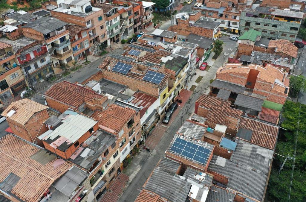 La primera comunidad solar del país se cultivo en la terraza de Don Rodrigo