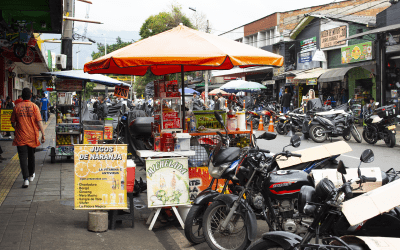 Parqueadero de motos al aire libre