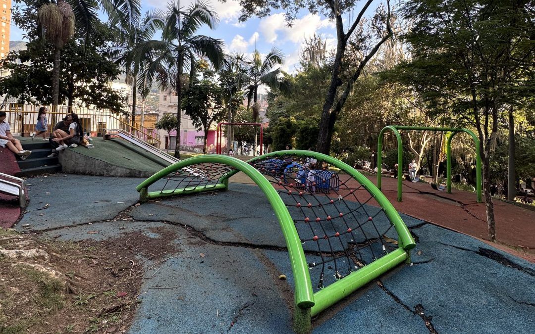 Parques del centro de Medellín piden ser intervenidos