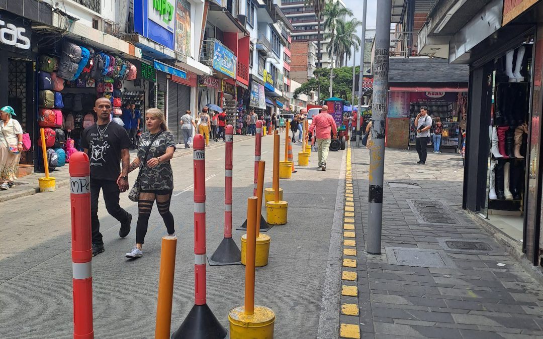 Las calles son para los carros, no para obstruirlas