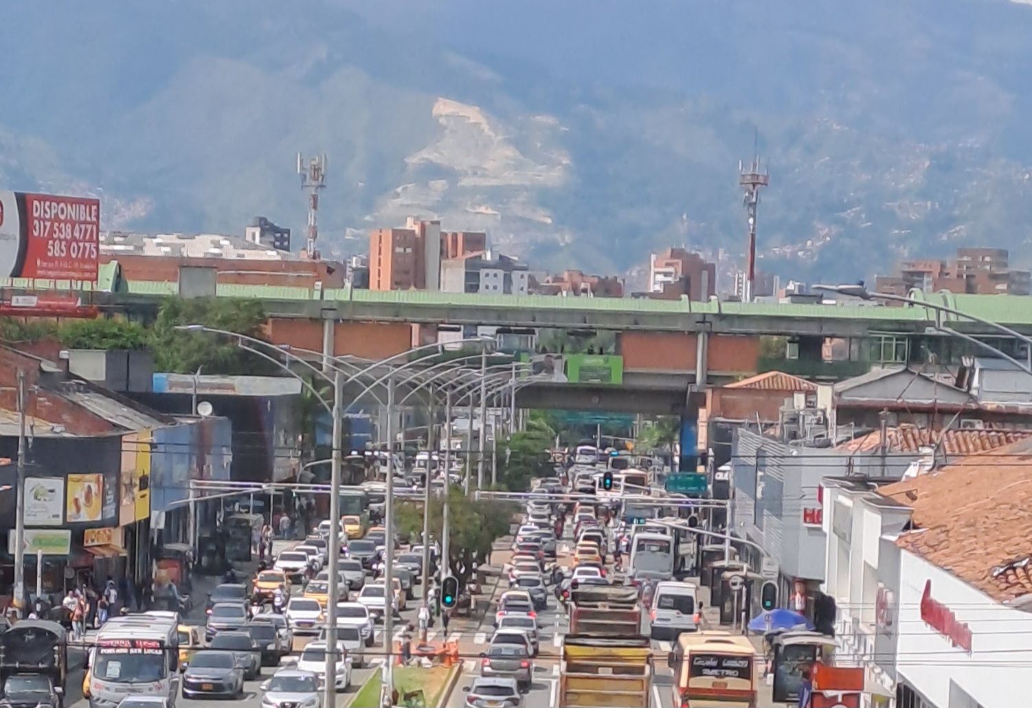 Peak and plaque in Medellín Friday, May 3, 2024