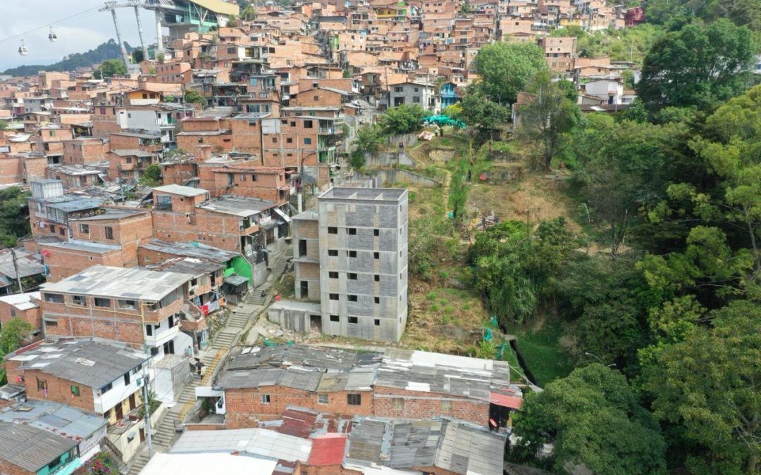 Alcaldía reanuda proyecto de vivienda social en la comuna Villa Hermosa