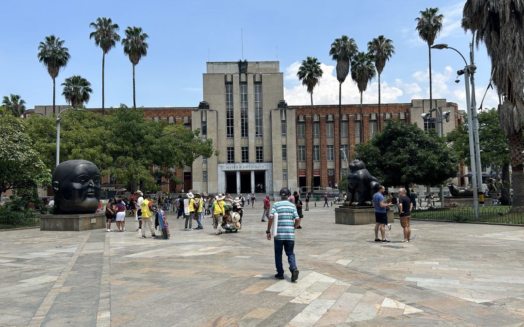 Con seguridad, cultura y sin vallas, la Plaza Botero se revitaliza