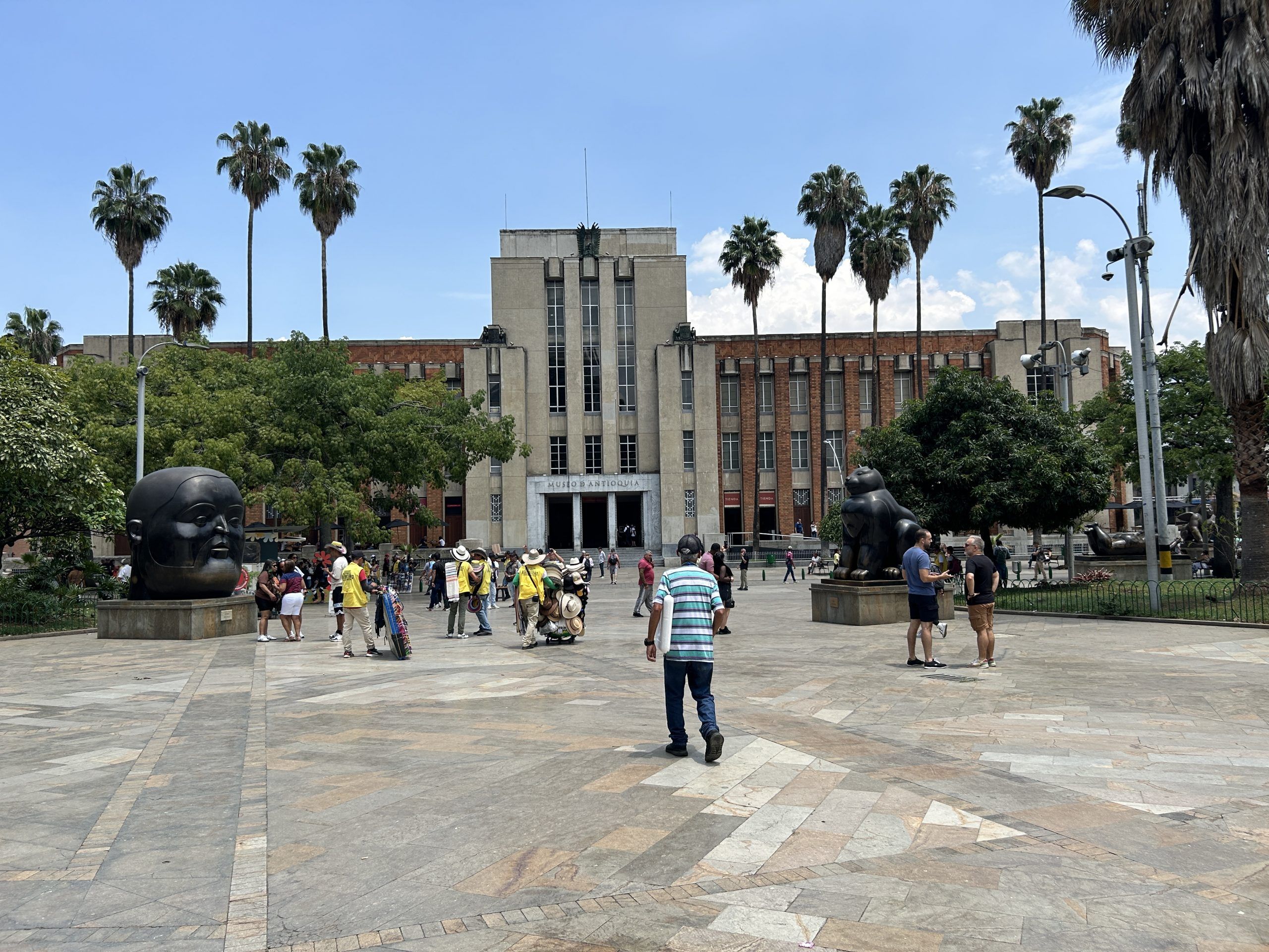 With security, culture and without fences, Plaza Botero is revitalized