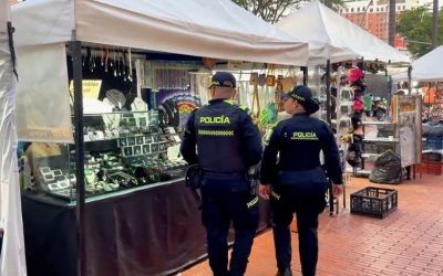 Policías