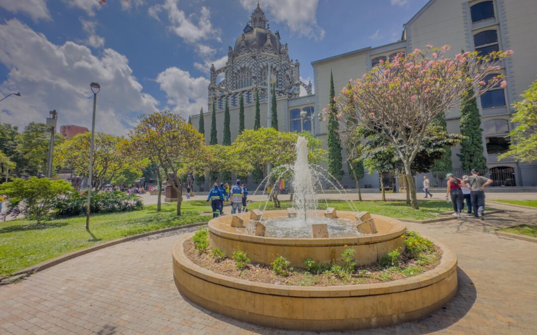 Firman acuerdo por el cuidado de las fuentes de agua de Plaza Botero
