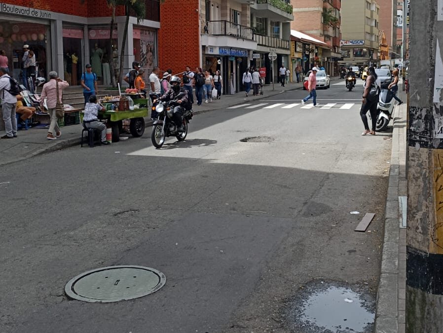 Fotodenuncia: huecos en la carrera Sucre