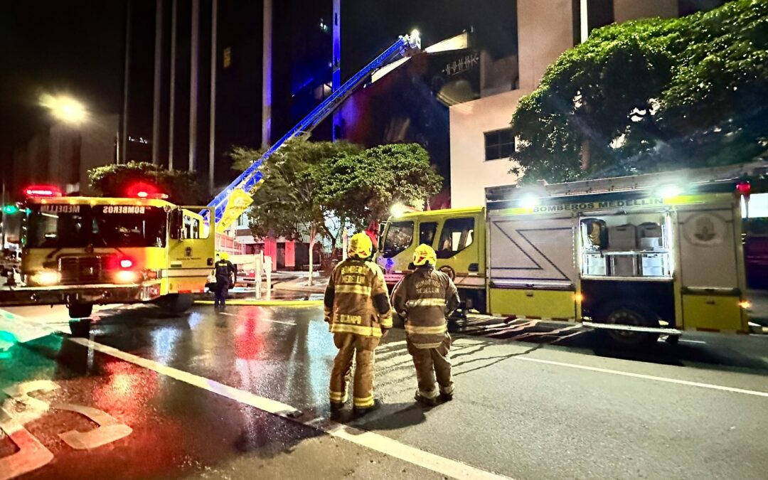 Clínica Fundadores suspende servicios tras incendio en sede del centro de Medellín