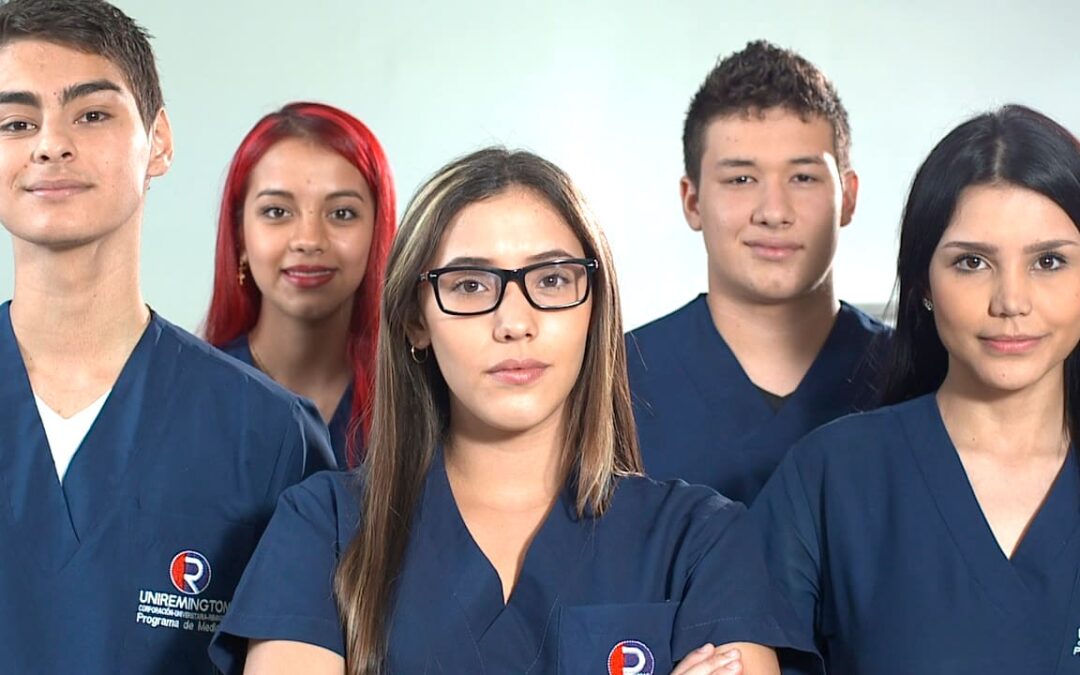 Microempresas de Colombia entrega 305 becas para estudiantes de todo el país