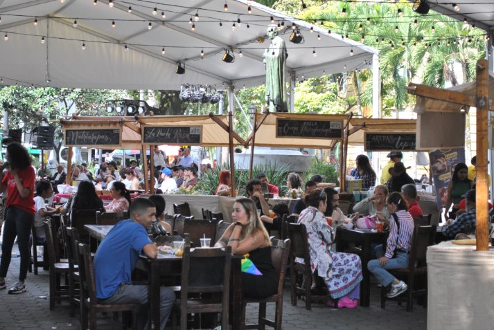La Arepa Invita celebra su octava versión en el centro de Medellín