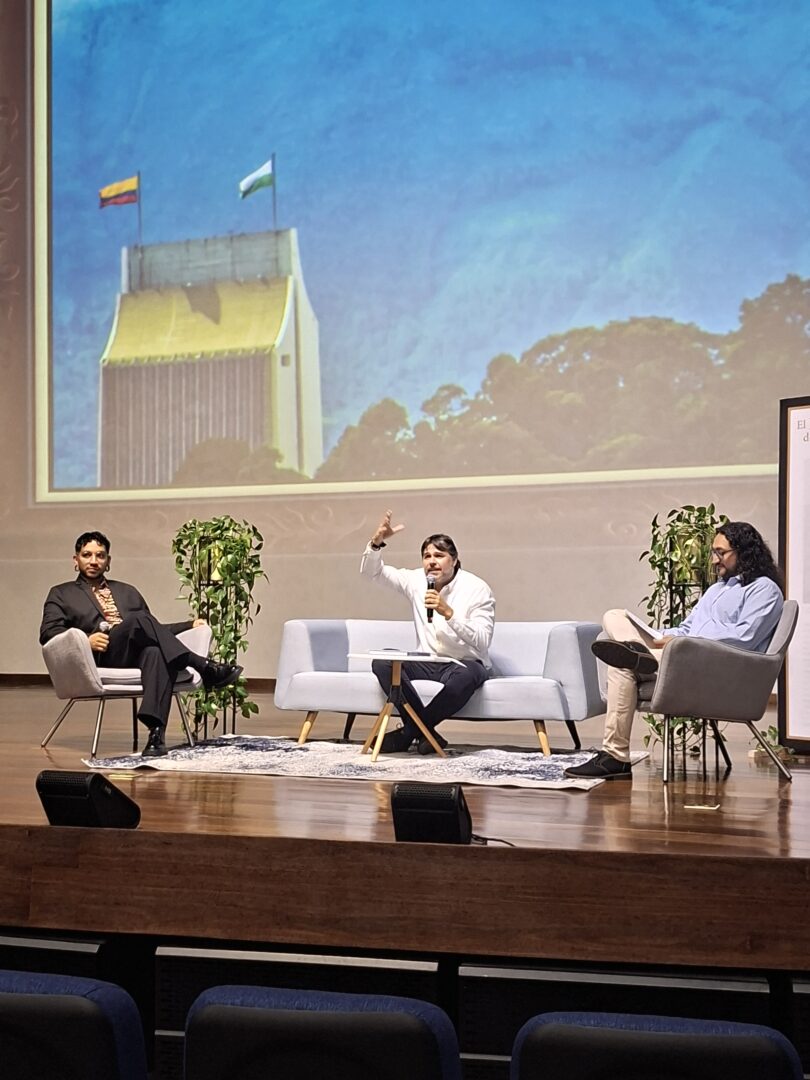 Omar Portela y Diego Ríos conversan con Santiago Londoño.