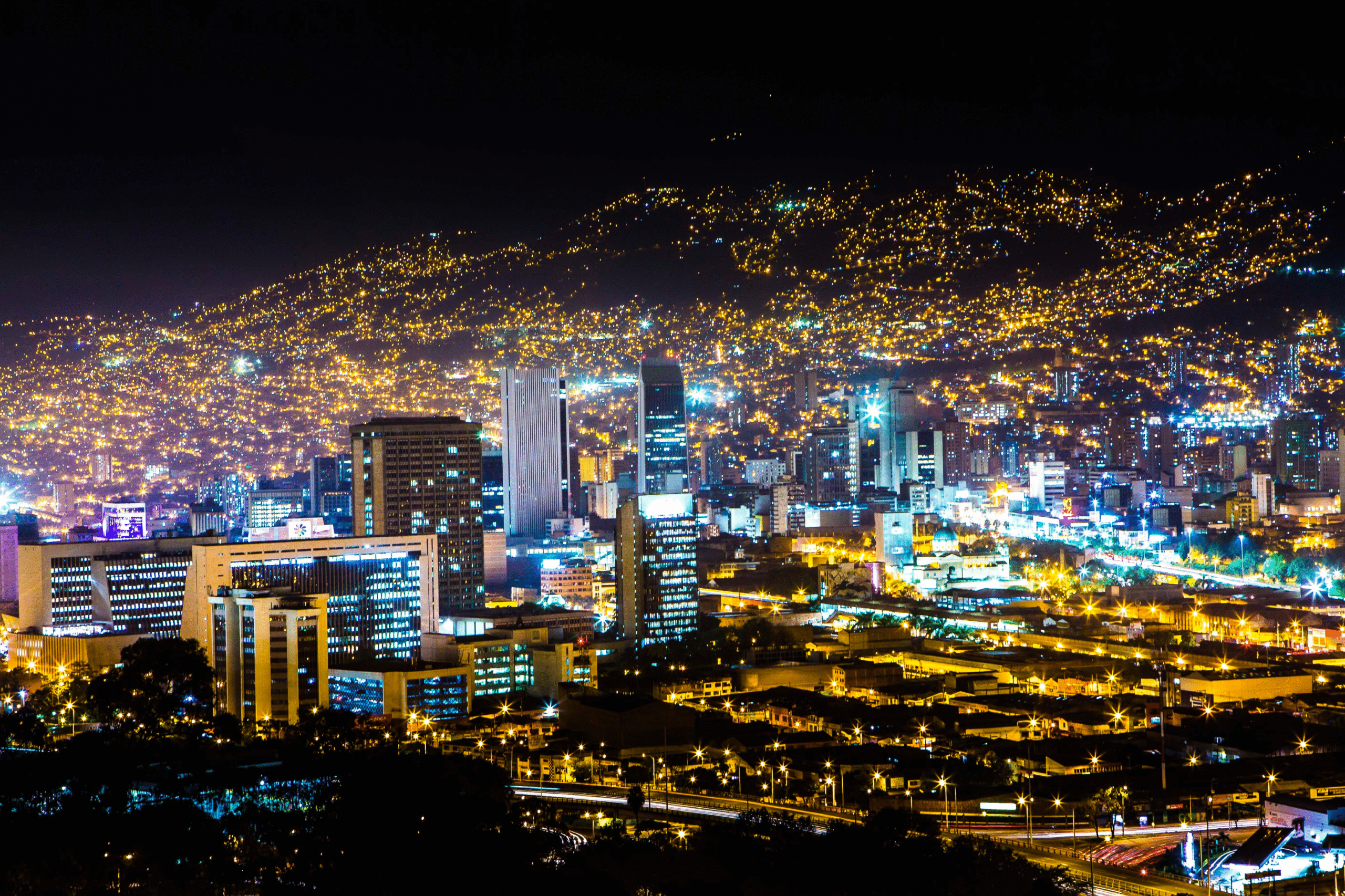 Medellin Nocturna