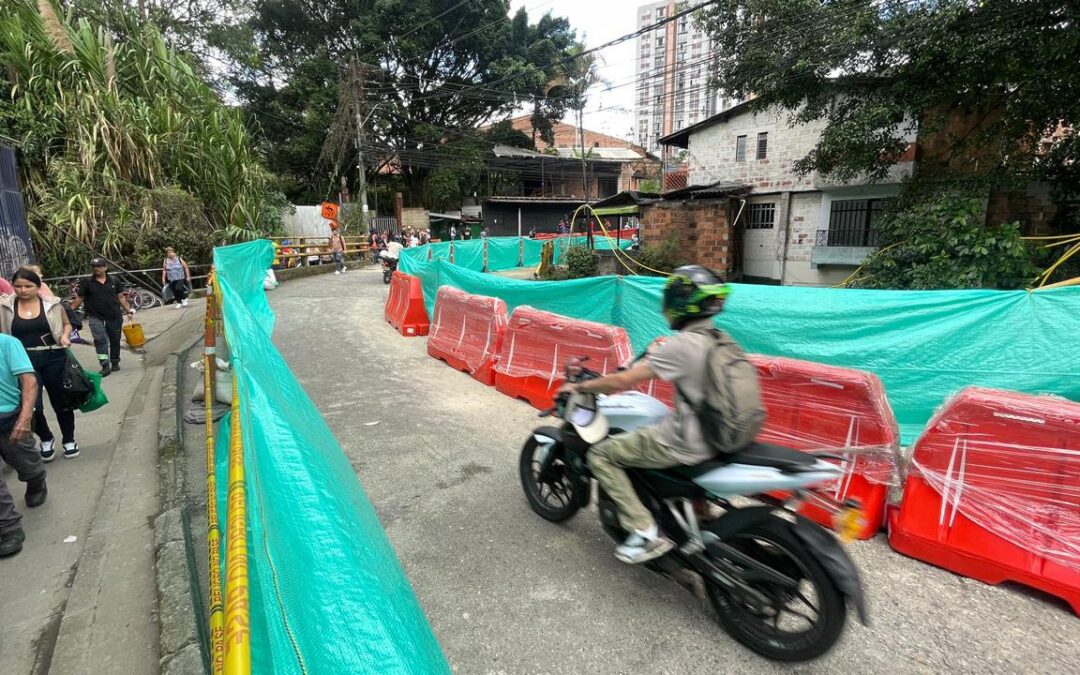 Habilitado carril unidireccional para motos y peatones por emergencia en el puente La Limona