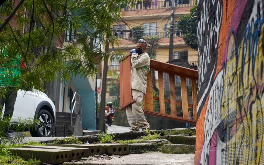 Indisciplina ciudadana obliga a intervenir cerca de 8.000 metros cuadrados en el Centro y El Poblado