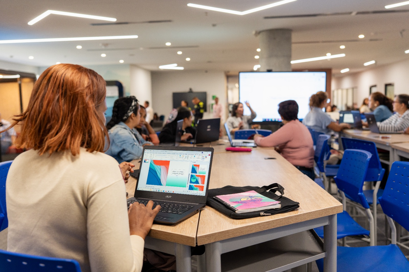 Cursos IA para mujeres