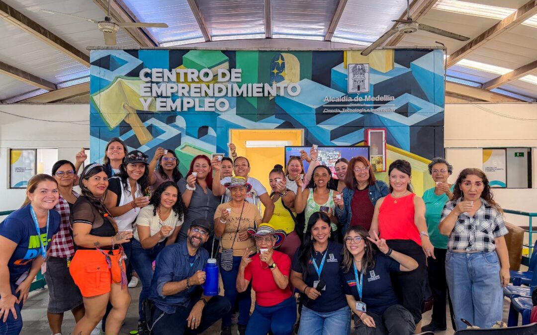 Tinteras y tinteros de Plaza Botero recibieron capacitación para fortalecer sus emprendimientos